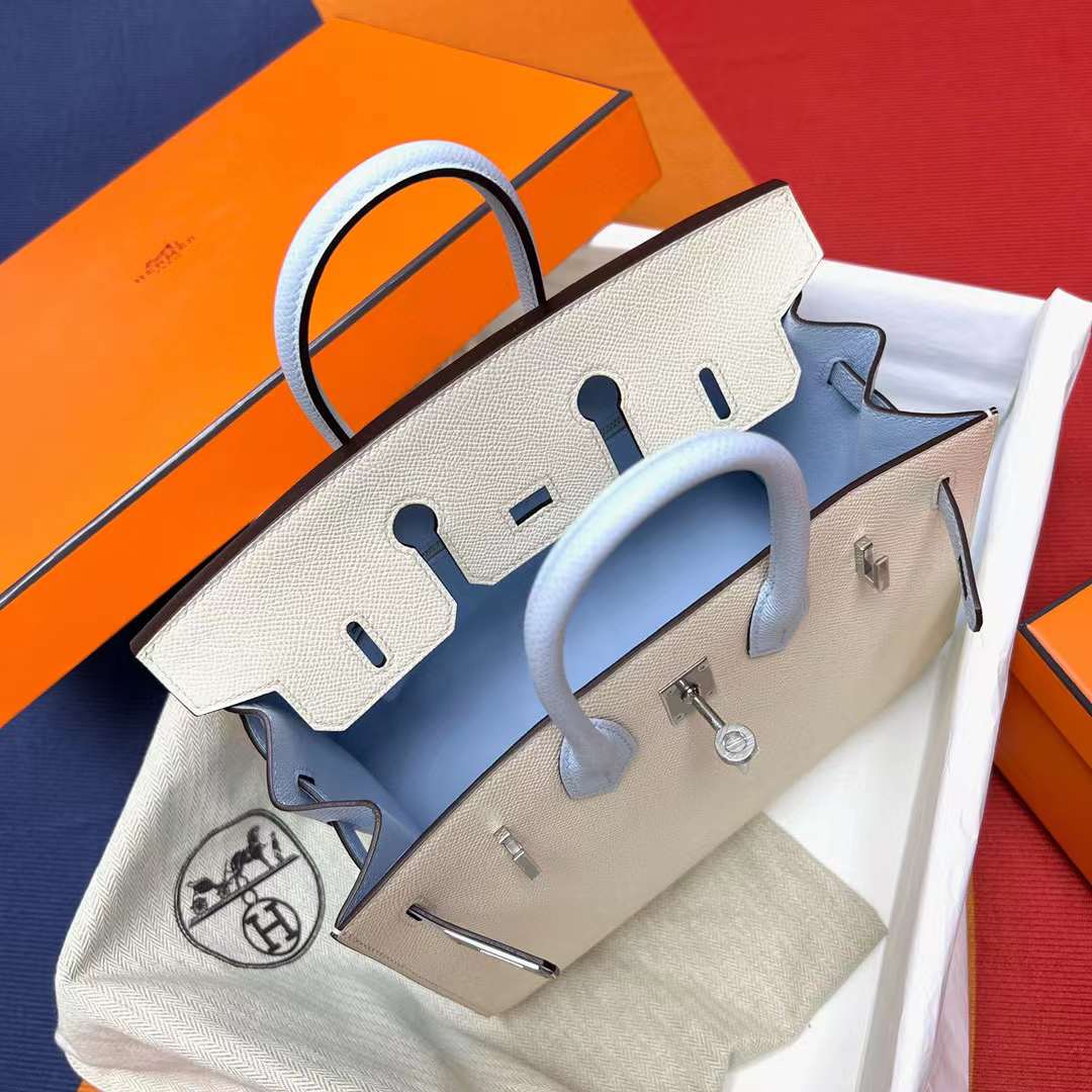Hermès（爱马仕）Birkin 铂金包 Sellier Epsom I2 奶油白 拼 T0 雾蓝色 银扣 25cm 全手工蜡线缝制 Phw