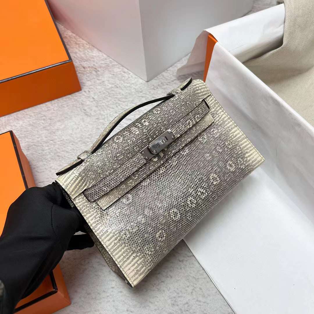 Hermès（爱马仕）Mini Kelly Pochette Lizard 进口蜥蜴皮 01 自然色 银扣 22cm 全手工蜡线缝制 Phw