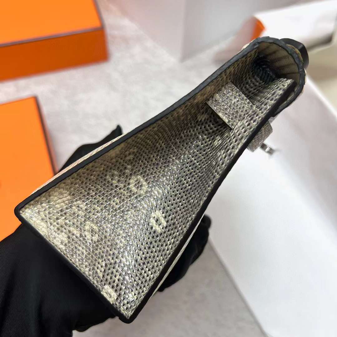 Hermès（爱马仕）Mini Kelly Pochette Lizard 进口蜥蜴皮 01 自然色 银扣 22cm 全手工蜡线缝制 Phw