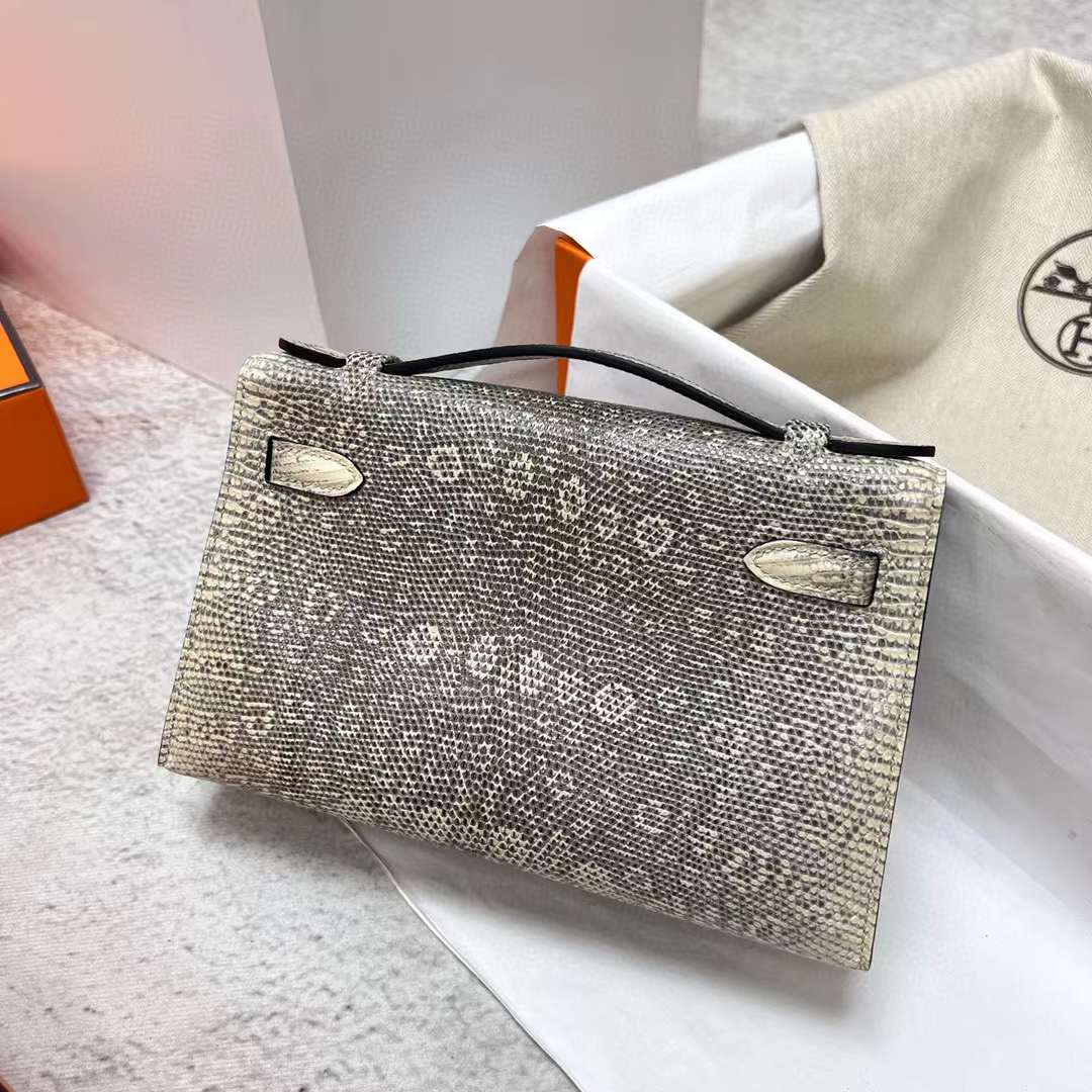 Hermès（爱马仕）Mini Kelly Pochette Lizard 进口蜥蜴皮 01 自然色 银扣 22cm 全手工蜡线缝制 Phw