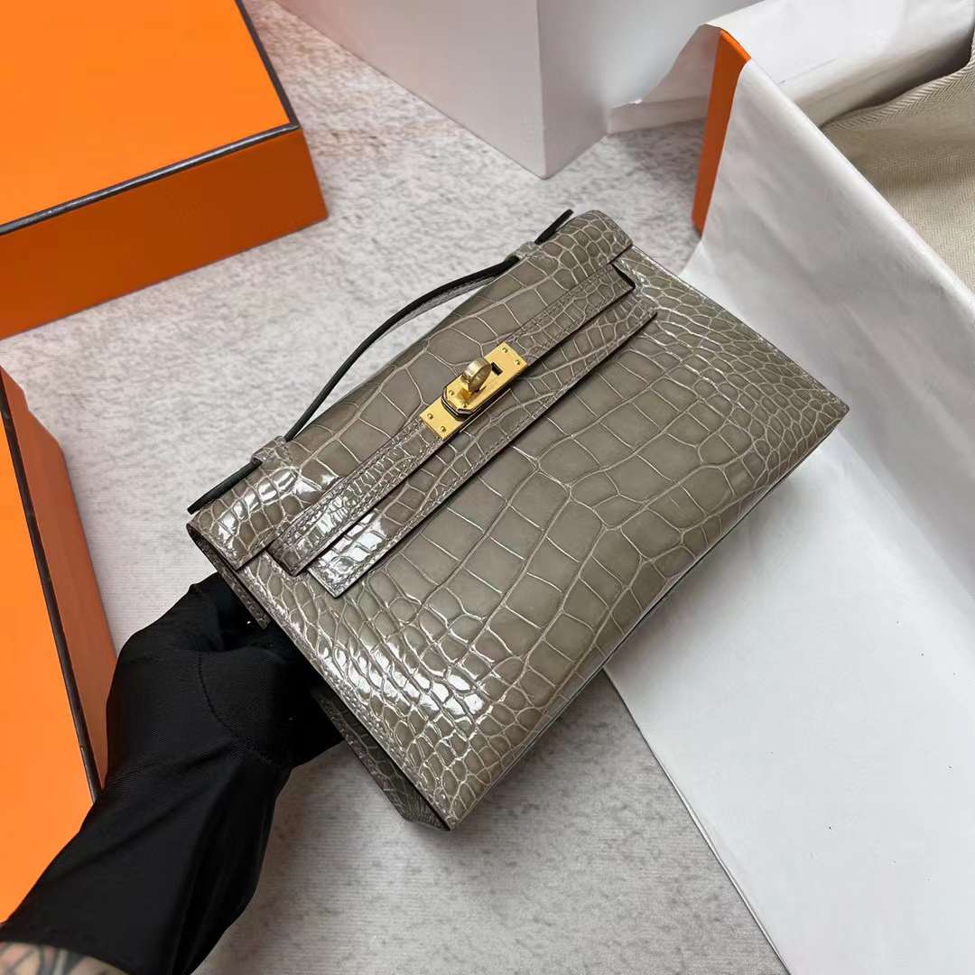 Hermès（爱马仕）Mini Kelly Pochette 亮面美洲鳄鱼皮 Ck81 斑鸠灰 金扣 22cm 全手工蜡线缝制 Ghw