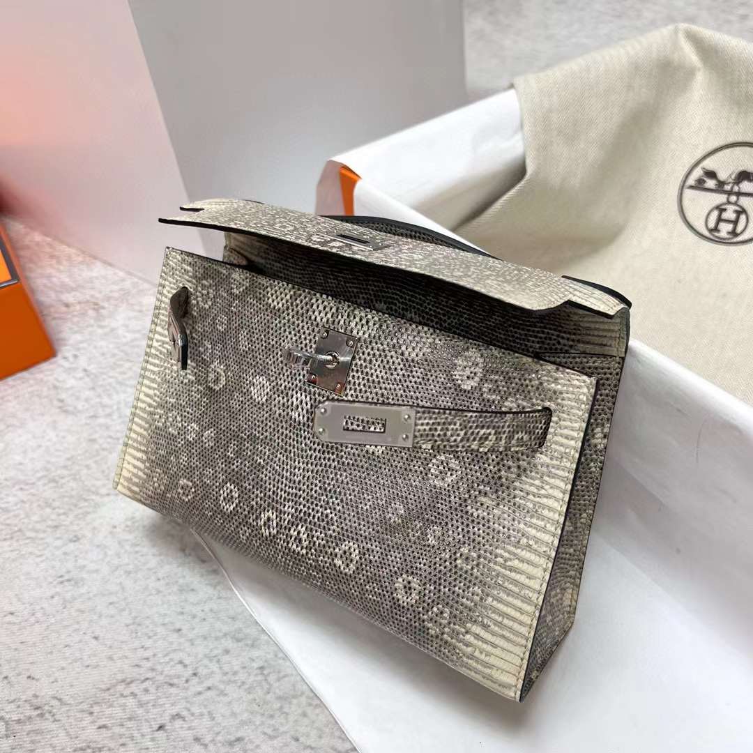 Hermès（爱马仕）Mini Kelly Pochette Lizard 进口蜥蜴皮 01 自然色 银扣 22cm 全手工蜡线缝制 Phw