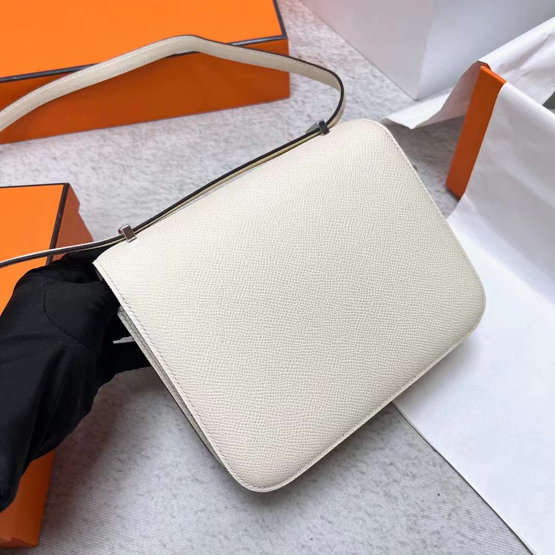 Hermès（爱马仕）Constance 空姐包 Epsom I2 奶油白 鳄鱼+蜥蜴扣 19cm 全手工蜡线缝制 Phw