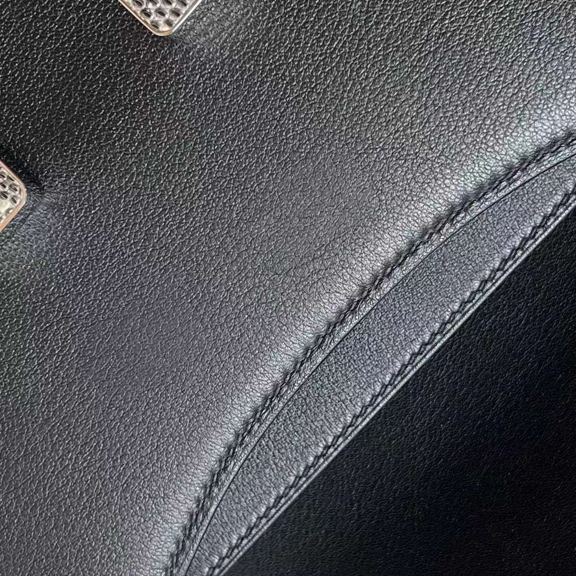 Hermès（爱马仕）Constance 空姐包 Swift Ck89 黑色 蜥蜴扣 19cm 全手工蜡线缝制 Phw