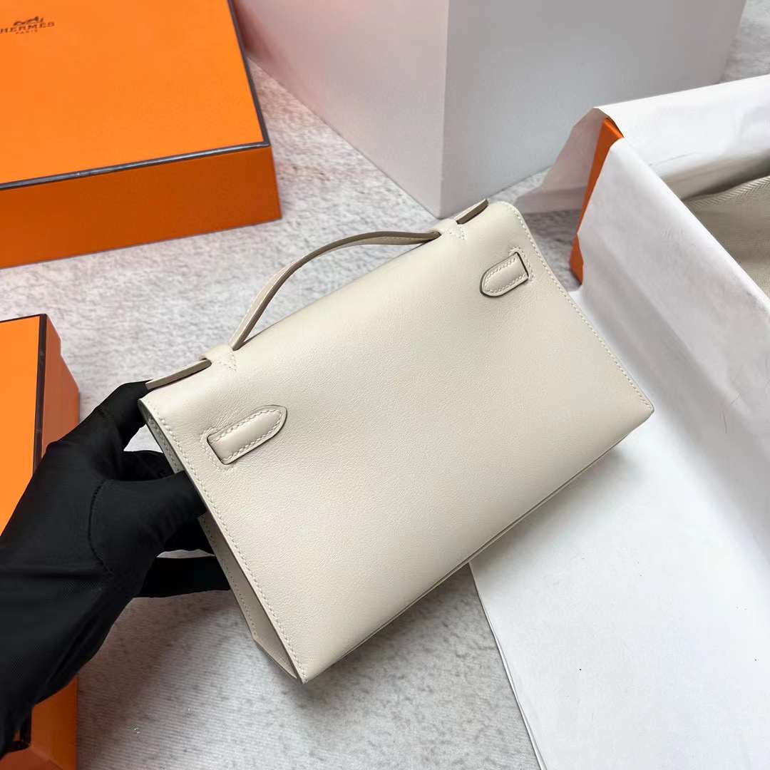 Hermès（爱马仕）Mini Kelly Pochette Swift Ck10 奶昔白 银扣 22cm 全手工蜡线缝制 Phw