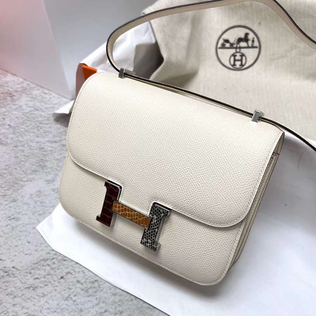 Hermès（爱马仕）Constance 空姐包 Epsom I2 奶油白 鳄鱼+蜥蜴扣 19cm 全手工蜡线缝制 Phw