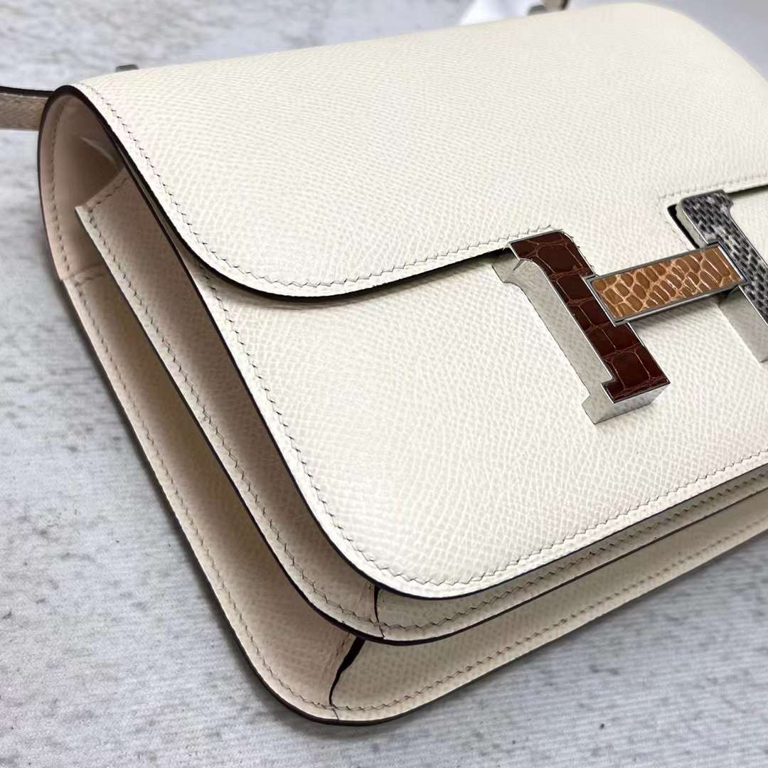 Hermès（爱马仕）Constance 空姐包 Epsom I2 奶油白 鳄鱼+蜥蜴扣 19cm 全手工蜡线缝制 Phw