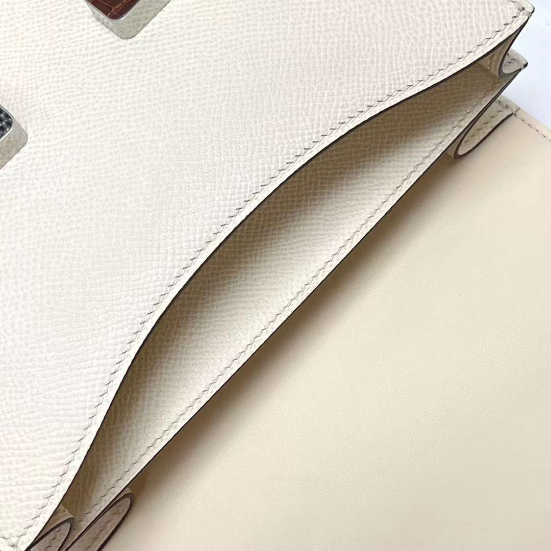 Hermès（爱马仕）Constance 空姐包 Epsom I2 奶油白 鳄鱼+蜥蜴扣 19cm 全手工蜡线缝制 Phw