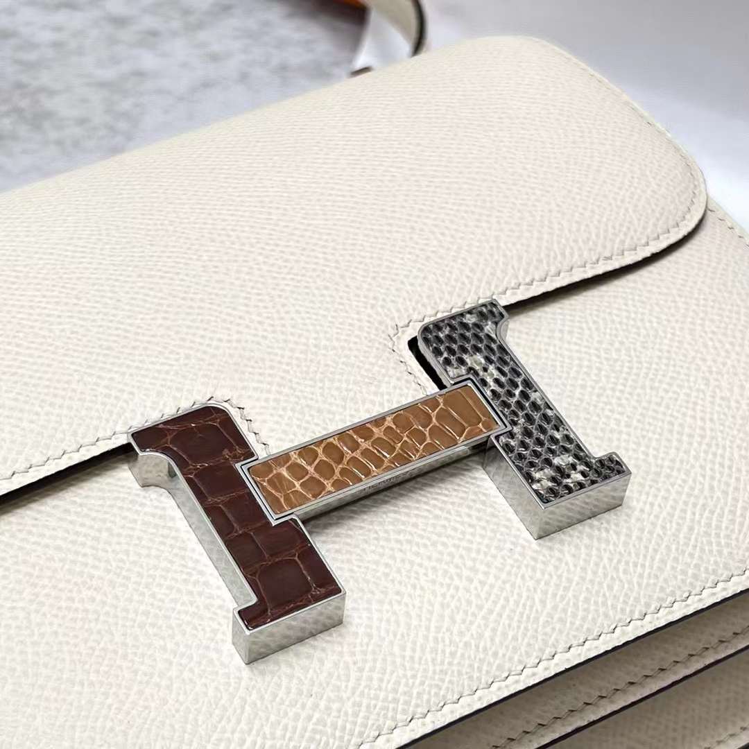 Hermès（爱马仕）Constance 空姐包 Epsom I2 奶油白 鳄鱼+蜥蜴扣 19cm 全手工蜡线缝制 Phw