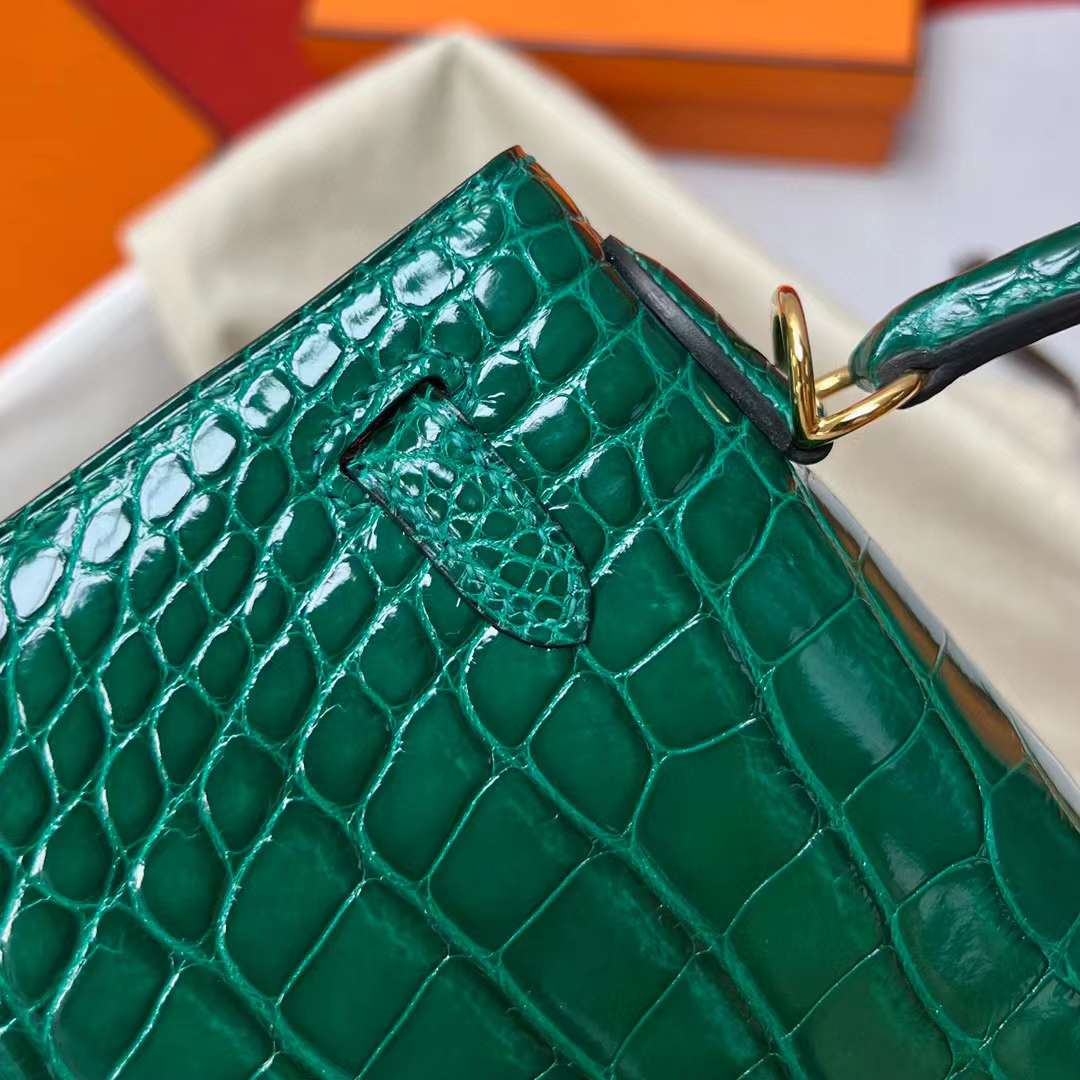Hermès（爱马仕）Kelly 凯莉包 亮面美洲鳄鱼皮 Shiny Alligator Crocodile 6Q 翡翠绿 金扣 25cm 全手工蜡线缝制 Ghw
