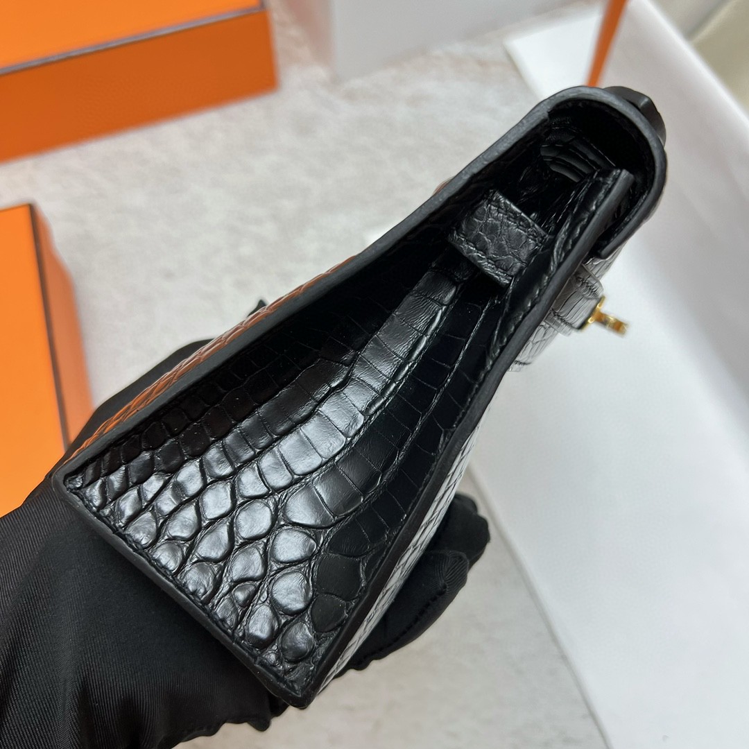 Hermès（爱马仕）Mini pochette Alligator matt 雾面鳄鱼皮 ck89 黑色 Noir 金扣 GHW 22cm 手拿包