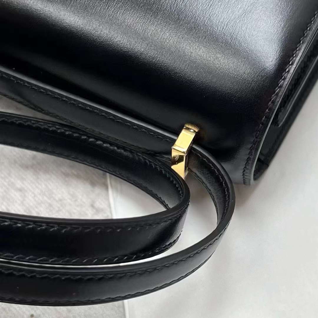 Hermès（爱马仕）Constance 空姐包 Boxcalf Ck89 黑色 珐琅扣 19cm 全手工蜡线缝制 Ghw