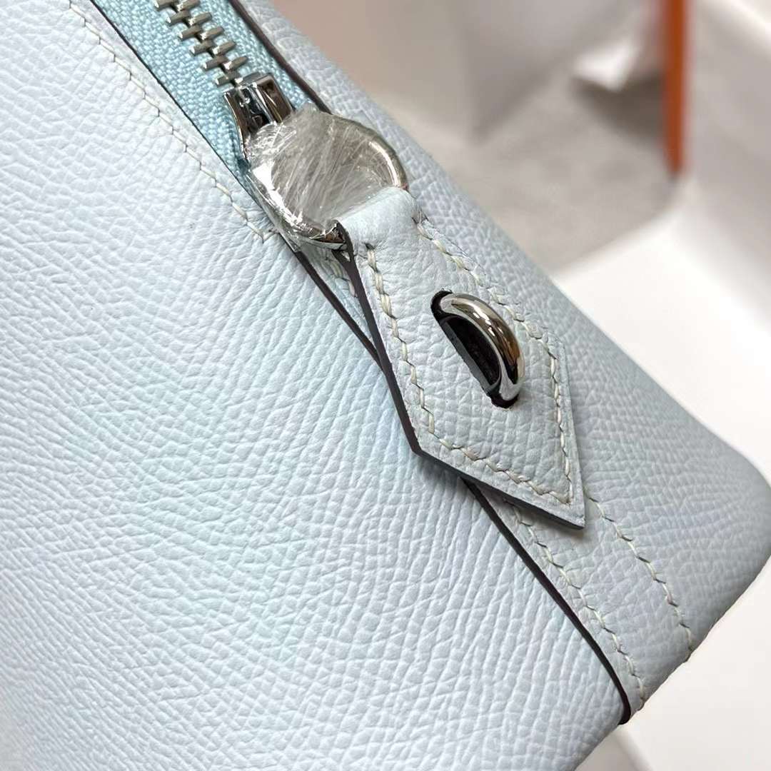 Hermès（爱马仕）Bolide 保龄球包 Epsom T0 雾蓝色 内拼 I2 奶油白 银扣 25cm 全手工蜡线缝制 Phw