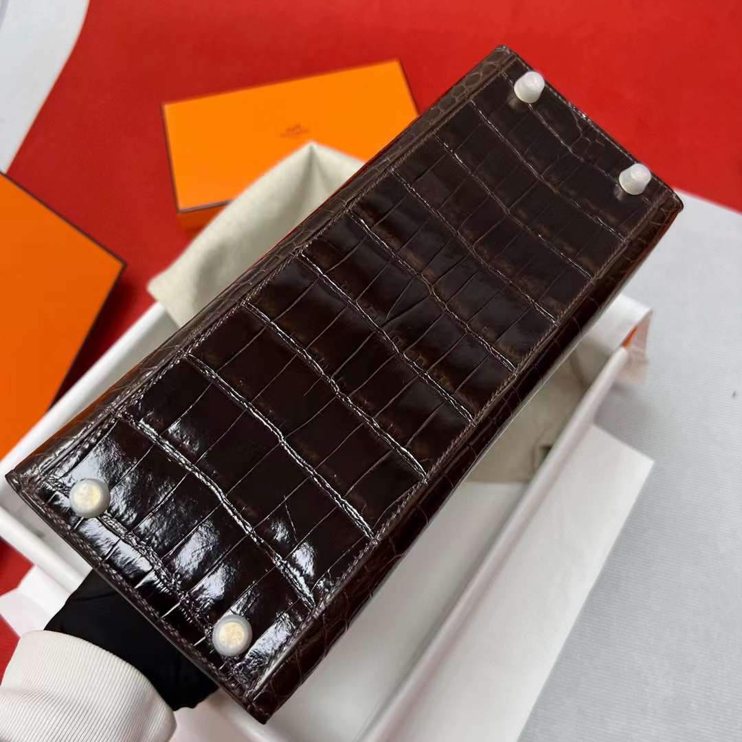 Hermès（爱马仕）Kelly 凯莉包 亮面尼罗鳄鱼皮 Shiny Nilo Crocodile 4A 咖啡色 金扣 28cm 全手工蜡线缝制 Ghw
