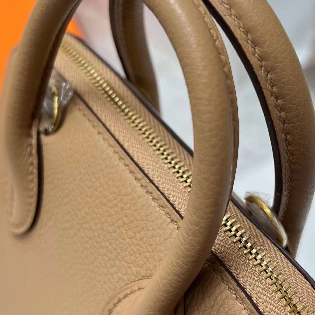 Hermès（爱马仕）Mini Bolide 迷你保龄球包 Evercolor 0M 奶茶色 金扣 19cm 全手工蜡线缝制 Ghw
