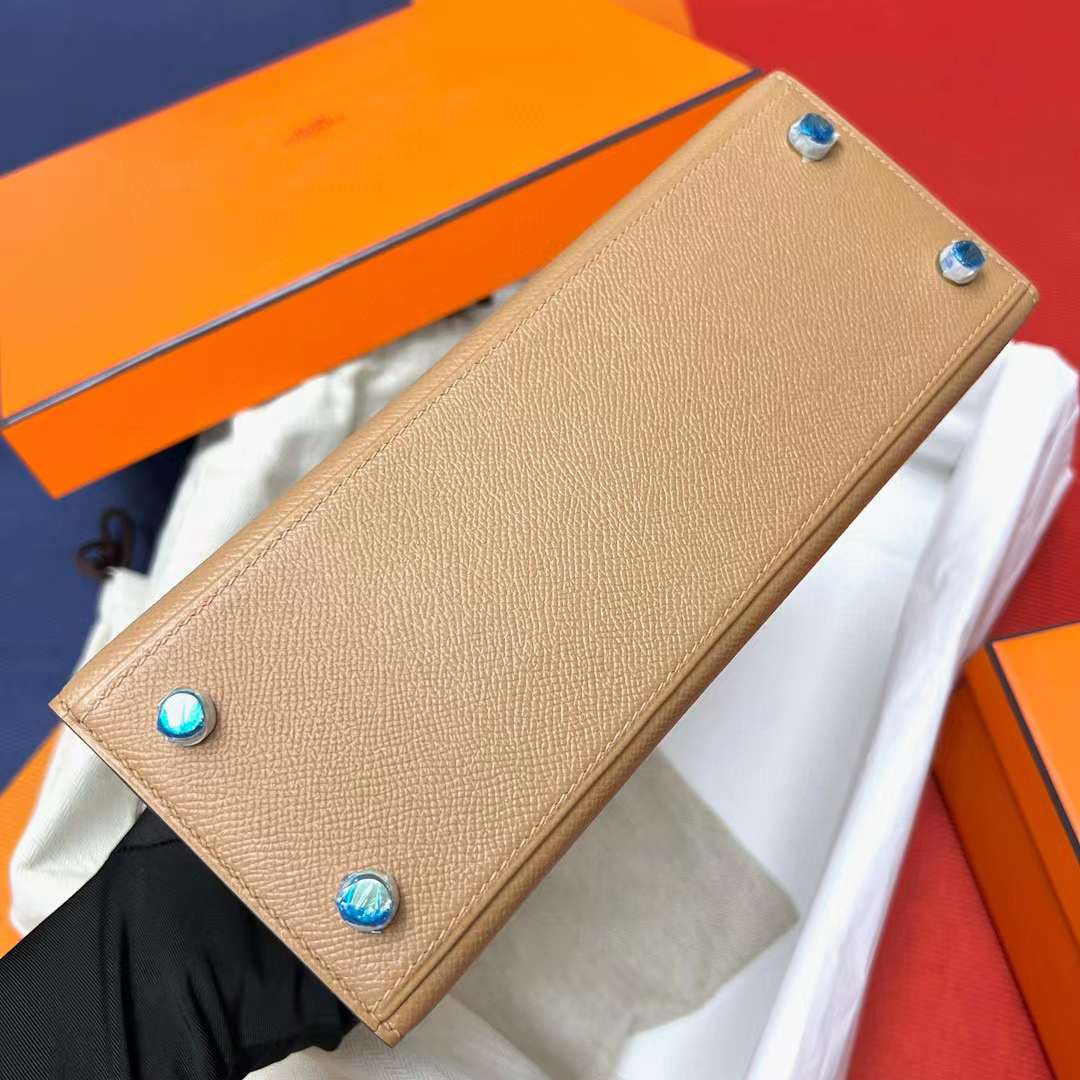 Hermès（爱马仕）Kelly 凯莉包 Epsom 0M 奶茶色 金扣 25cm 全手工蜡线缝制 Ghw