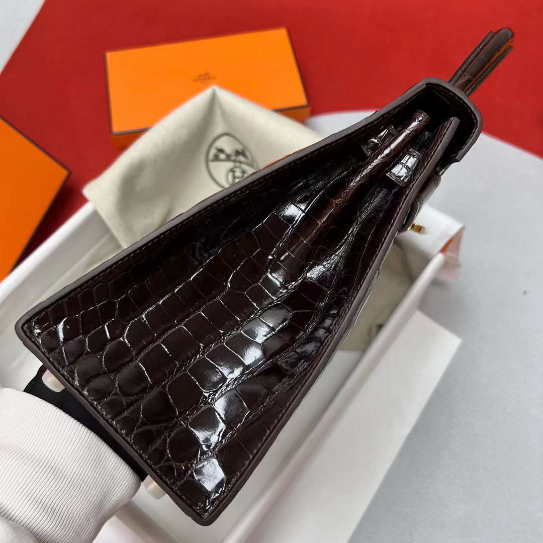Hermès（爱马仕）Kelly 凯莉包 亮面尼罗鳄鱼皮 Shiny Nilo Crocodile 4A 咖啡色 金扣 28cm 全手工蜡线缝制 Ghw