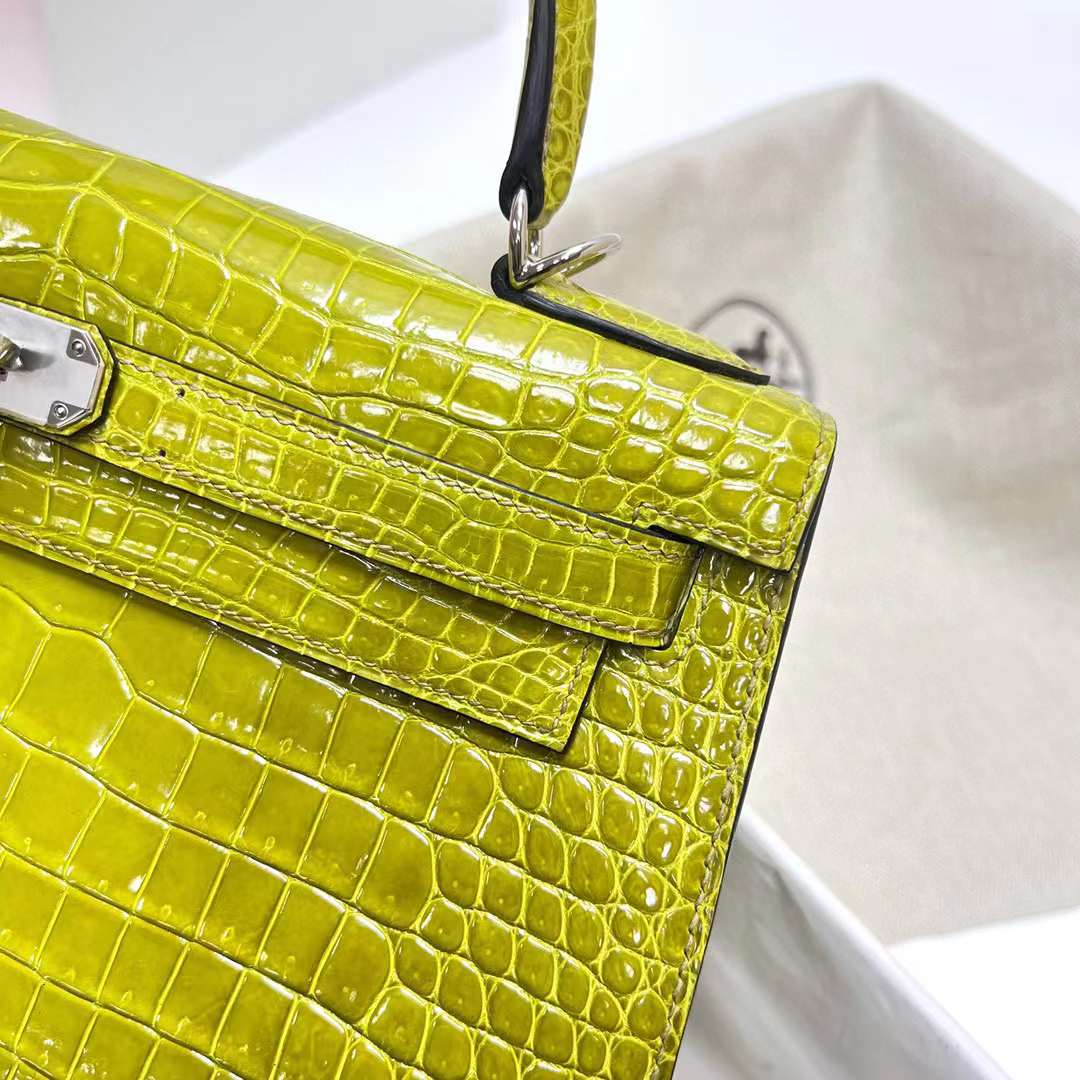 Hermès（爱马仕）Kelly 凯莉包 亮面倒v澳洲湾鳄 Shiny Porosus Crocodile 6W 奇异果绿 银扣 28cm 全手工蜡线缝制 Phw