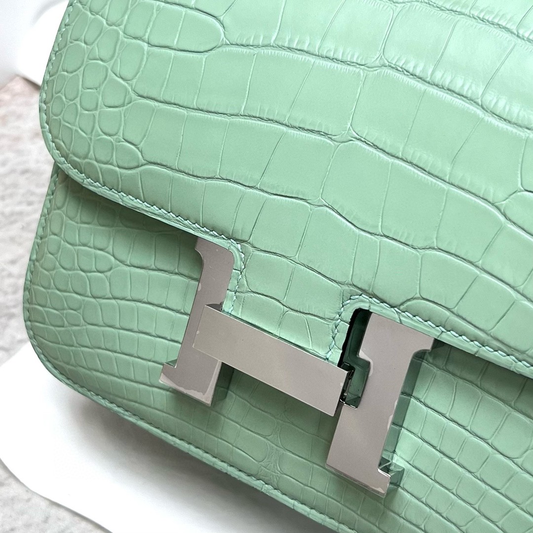 Hermès（爱马仕）Constance 空姐包 Alligator matt 雾面鳄鱼皮 6U 薄荷绿 银扣 PHW 18cm 顶级手缝