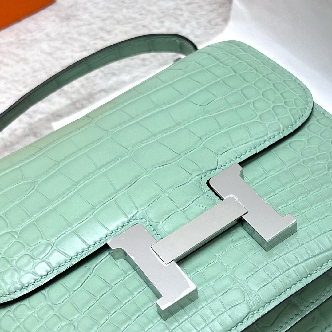 Hermès（爱马仕）Constance 空姐包 Alligator matt 雾面鳄鱼皮 6U 薄荷绿 银扣 PHW 18cm 顶级手缝