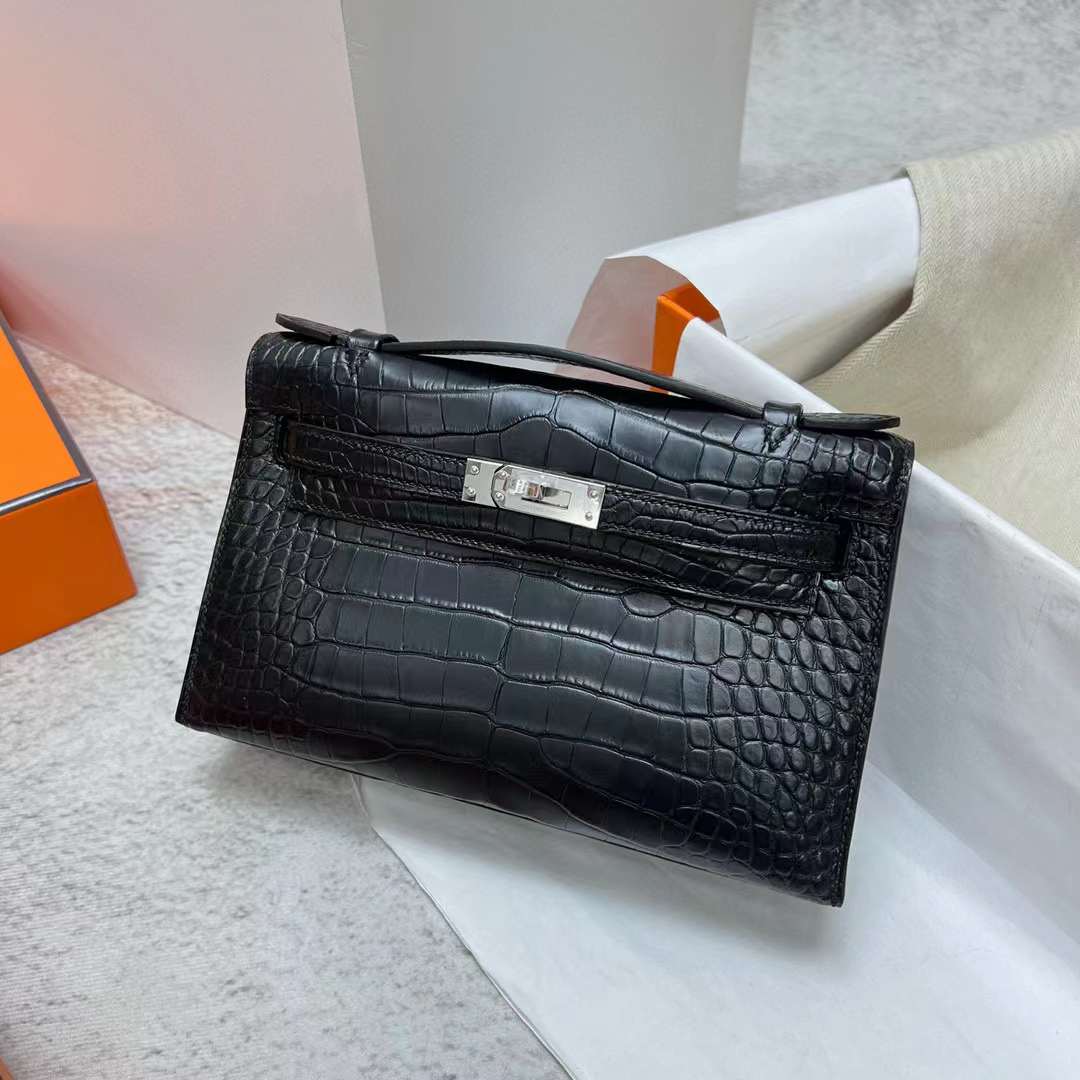 Hermès（爱马仕）Mini Kelly Pochette 雾面美洲鳄鱼 Ck89 黑色 银扣 22cm 全手工蜡线缝制 Phw