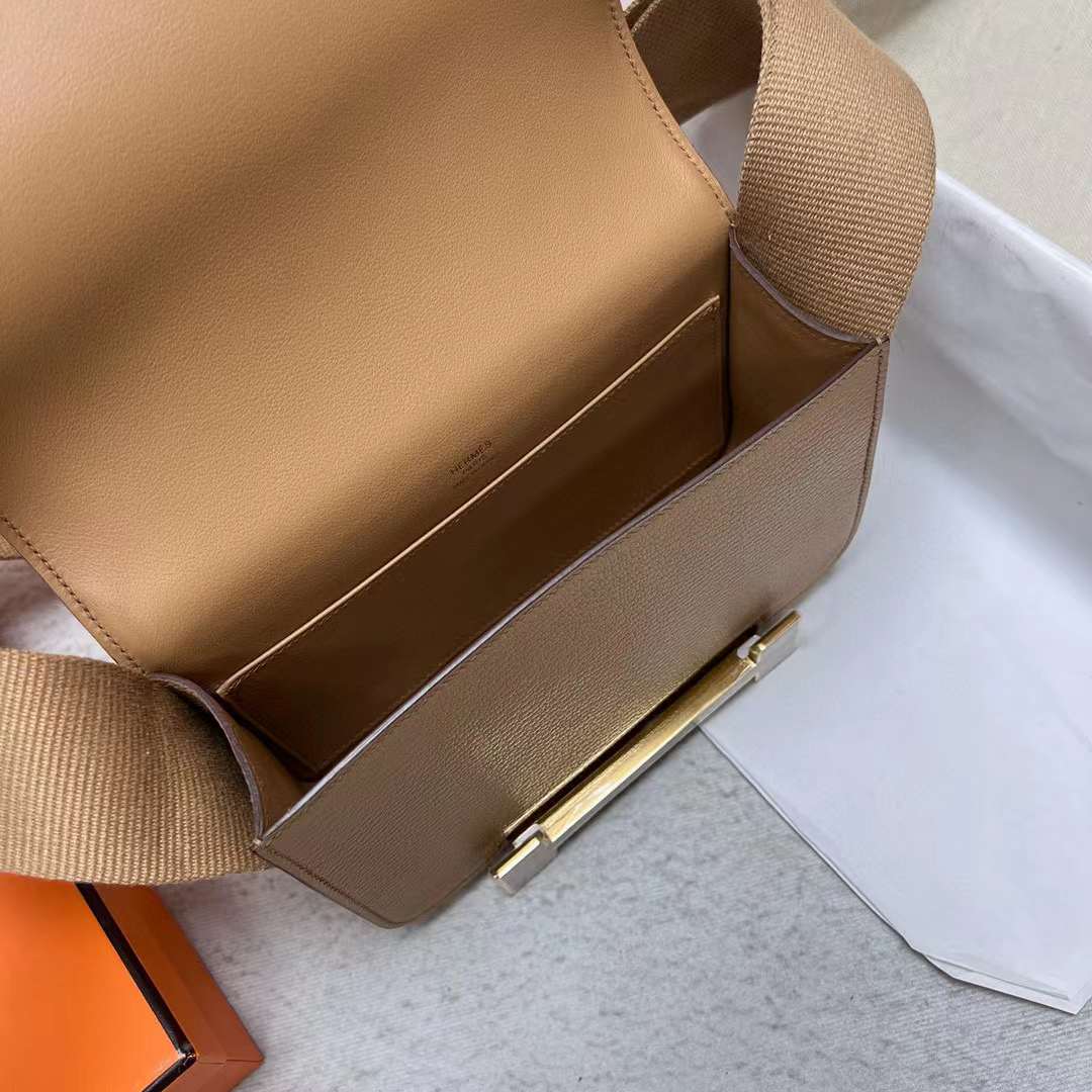 Hermès（爱马仕）Geta 木屐包 Chevre 进口山羊皮 0M 奶茶色 金扣 20cm 全手工蜡线缝制 Ghw