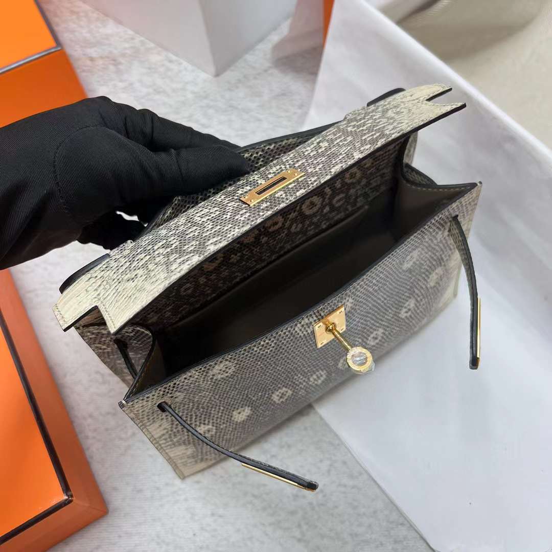 Hermès（爱马仕）Mini Kelly Pochette Lizard 进口蜥蜴皮 01 自然色 金扣 22cm 全手工蜡线缝制 Ghw