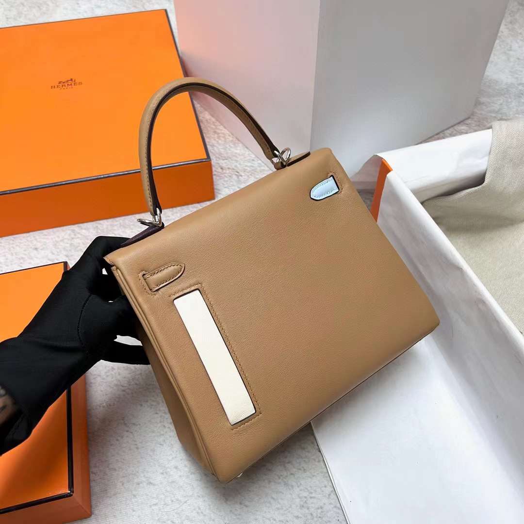 Hermès（爱马仕）Kelly 凯莉包 Colormatic Swift 口袋包 0M 奶茶色 银扣 25cm 全手工蜡线缝制 Phw