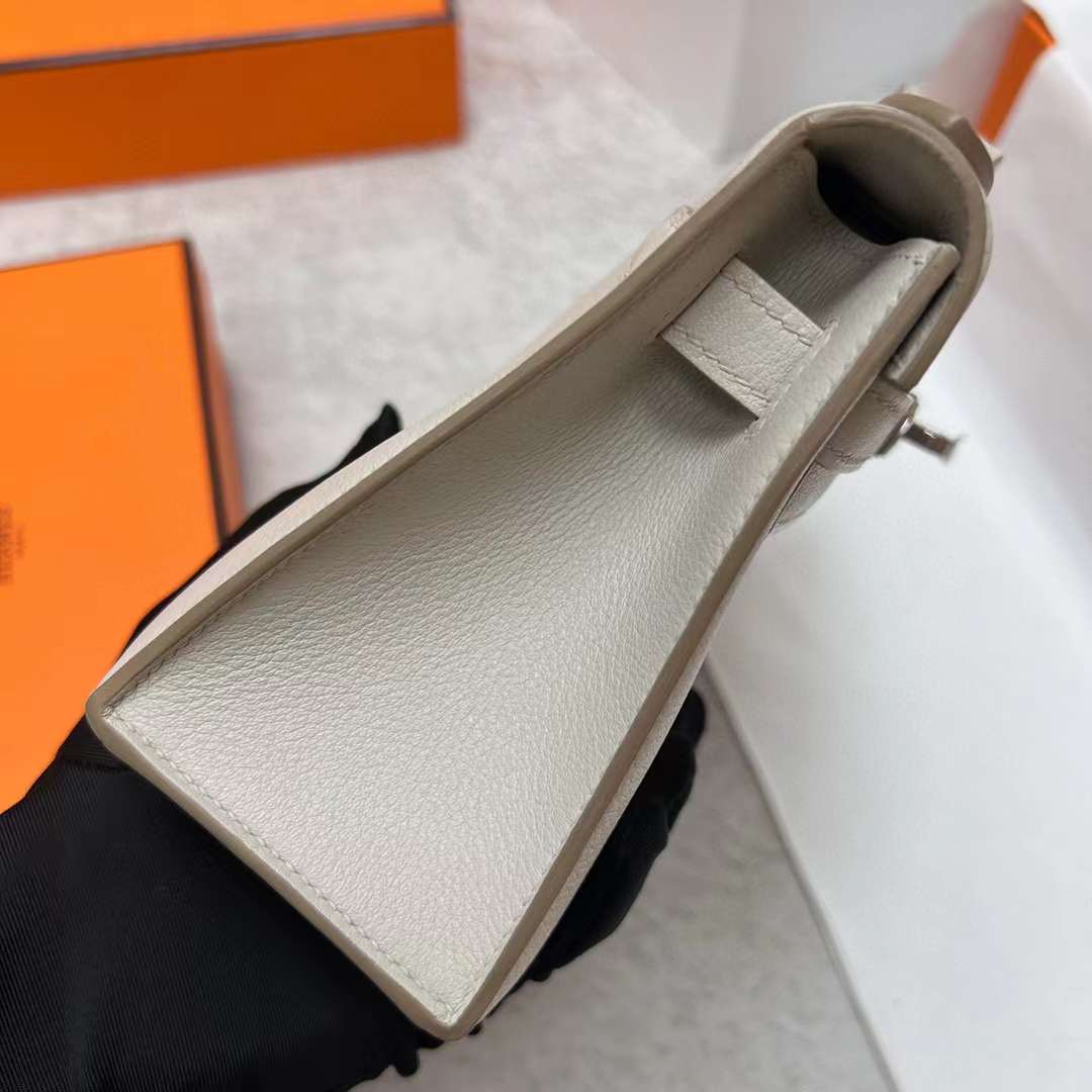Hermès（爱马仕）Mini Kelly Pochette Swift Ck80 珍珠灰 银扣 22cm 全手工蜡线缝制 Phw