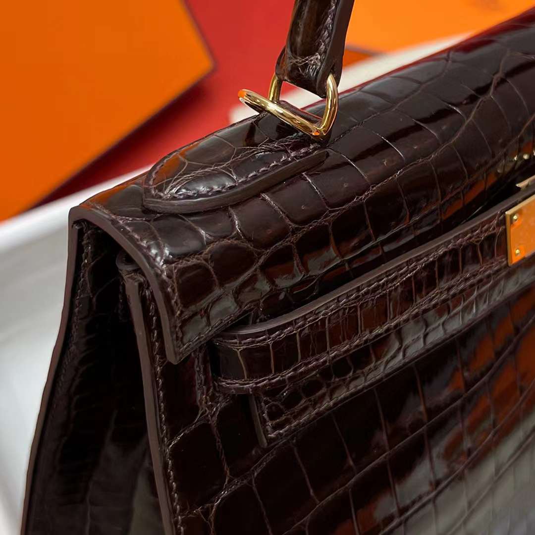 Hermès（爱马仕）Kelly 凯莉包 亮面尼罗鳄鱼皮 Shiny Nilo Crocodile 4A 咖啡色 金扣 28cm 全手工蜡线缝制 Ghw