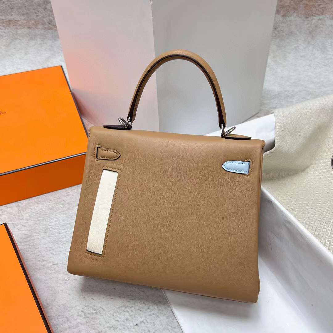 Hermès（爱马仕）Kelly 凯莉包 Colormatic Swift 口袋包 0M 奶茶色 银扣 25cm 全手工蜡线缝制 Phw
