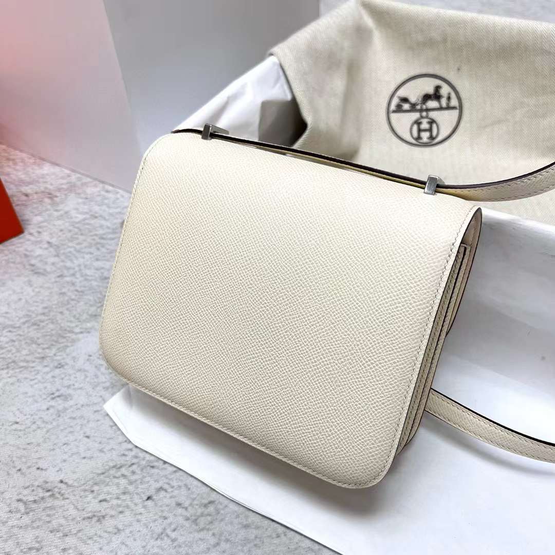 Hermès（爱马仕）Constance 空姐包 Epsom I2 奶油白 鳄鱼+蜥蜴扣 19cm 全手工蜡线缝制 Phw