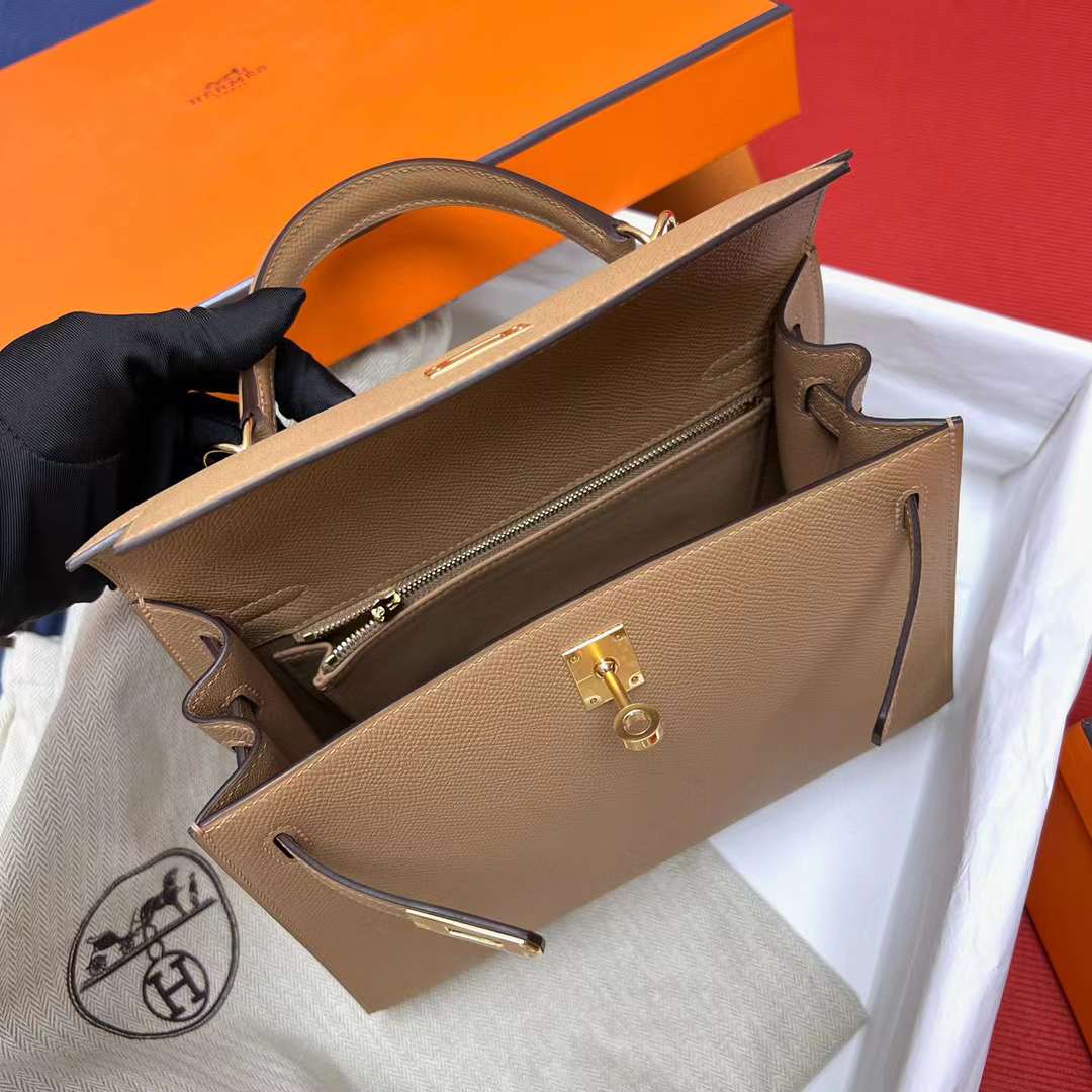 Hermès（爱马仕）Kelly 凯莉包 Epsom 0M 奶茶色 金扣 25cm 全手工蜡线缝制 Ghw
