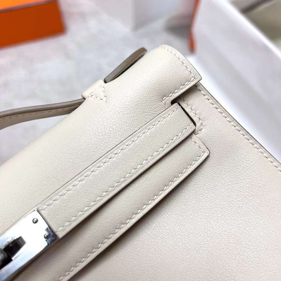 Hermès（爱马仕）Mini Kelly Pochette Swift Ck10 奶昔白 银扣 22cm 全手工蜡线缝制 Phw