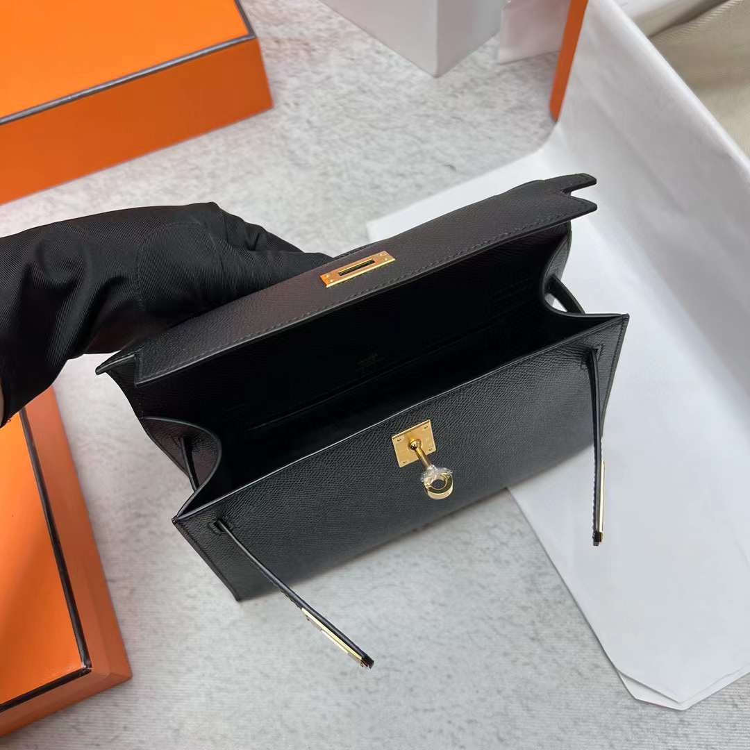 Hermès（爱马仕）Mini Kelly Pochette Epsom Ck89 黑色 金扣 22cm 全手工蜡线缝制 Ghw