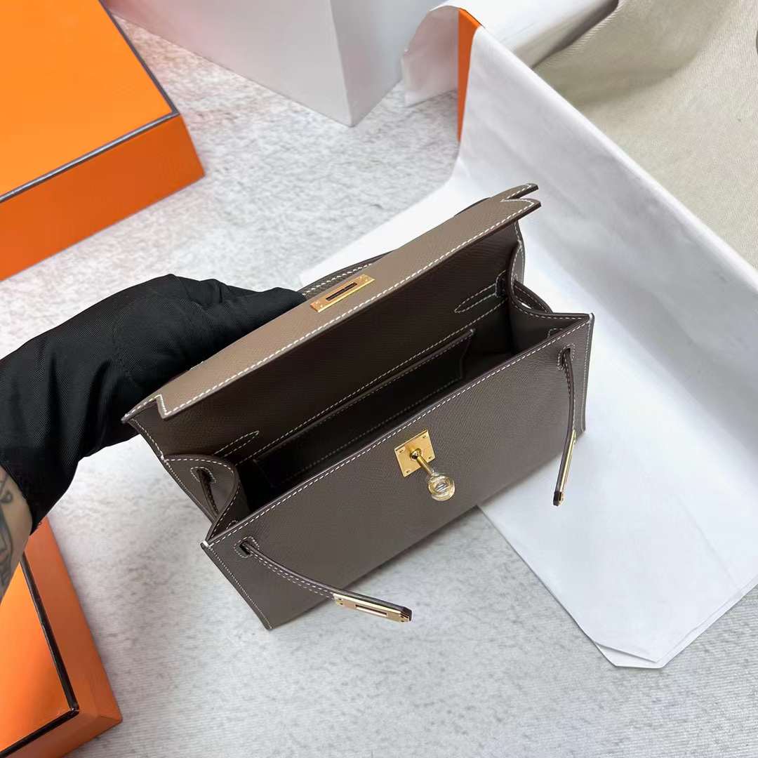 Hermès（爱马仕）Mini Kelly Pochette Epsom Ck18 大象灰 金扣 22cm 全手工蜡线缝制 Ghw