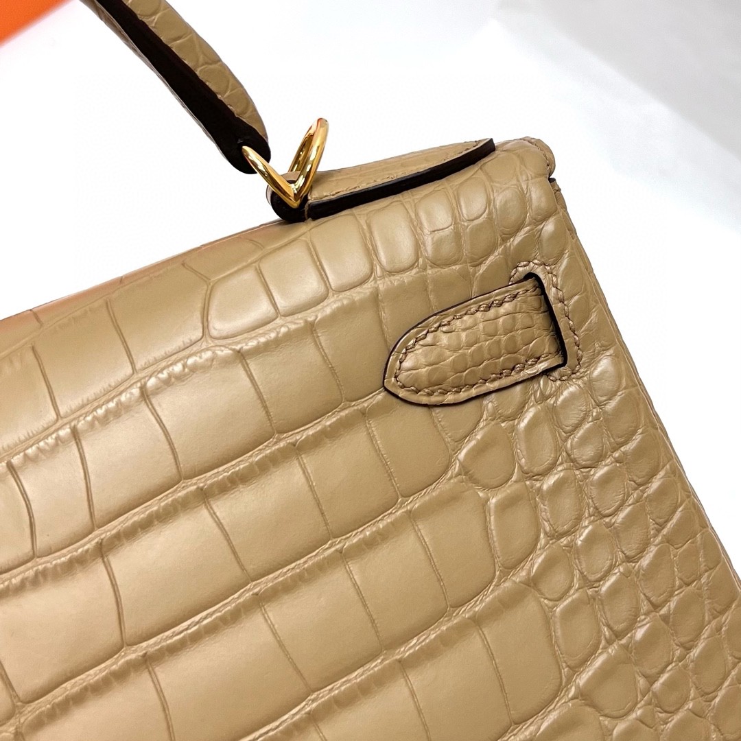 Hermès（爱马仕）Kelly 凯莉包 Alligator matt 雾面鳄鱼皮 0M Chai 奶茶色 金扣 Ghw 28cm 顶级手缝