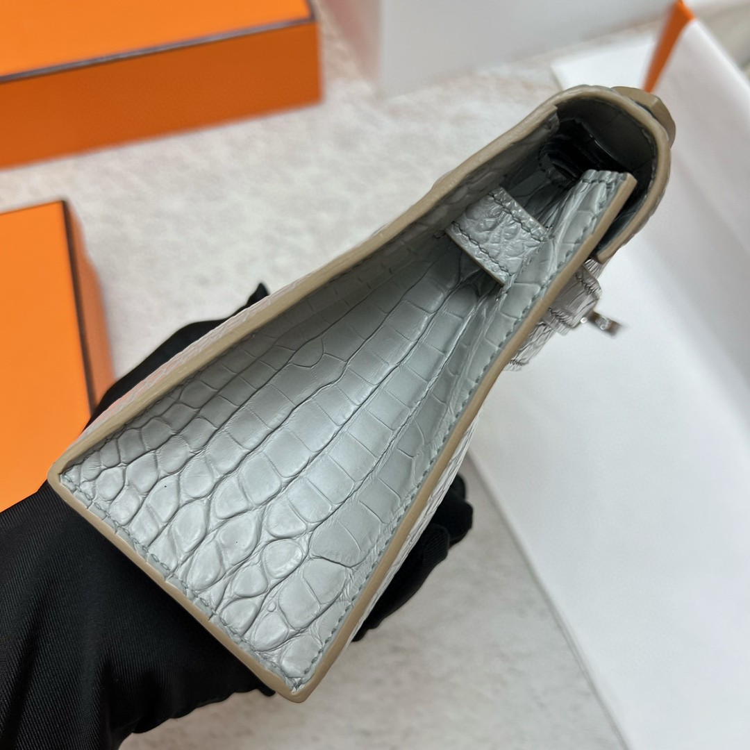 Hermès（爱马仕）Mini pochette Alligator matt 雾面鳄鱼皮 ck80 珍珠灰 gris pearl 银扣 PHW 22cm 手拿包