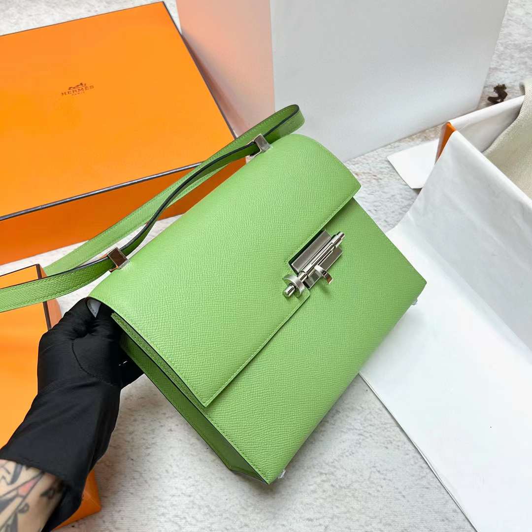 Hermès（爱马仕）Verrou 机枪包 Epsom i3 牛油果绿 内拼 T0 雾蓝色 银扣 21cm 全手工蜡线缝制 Phw