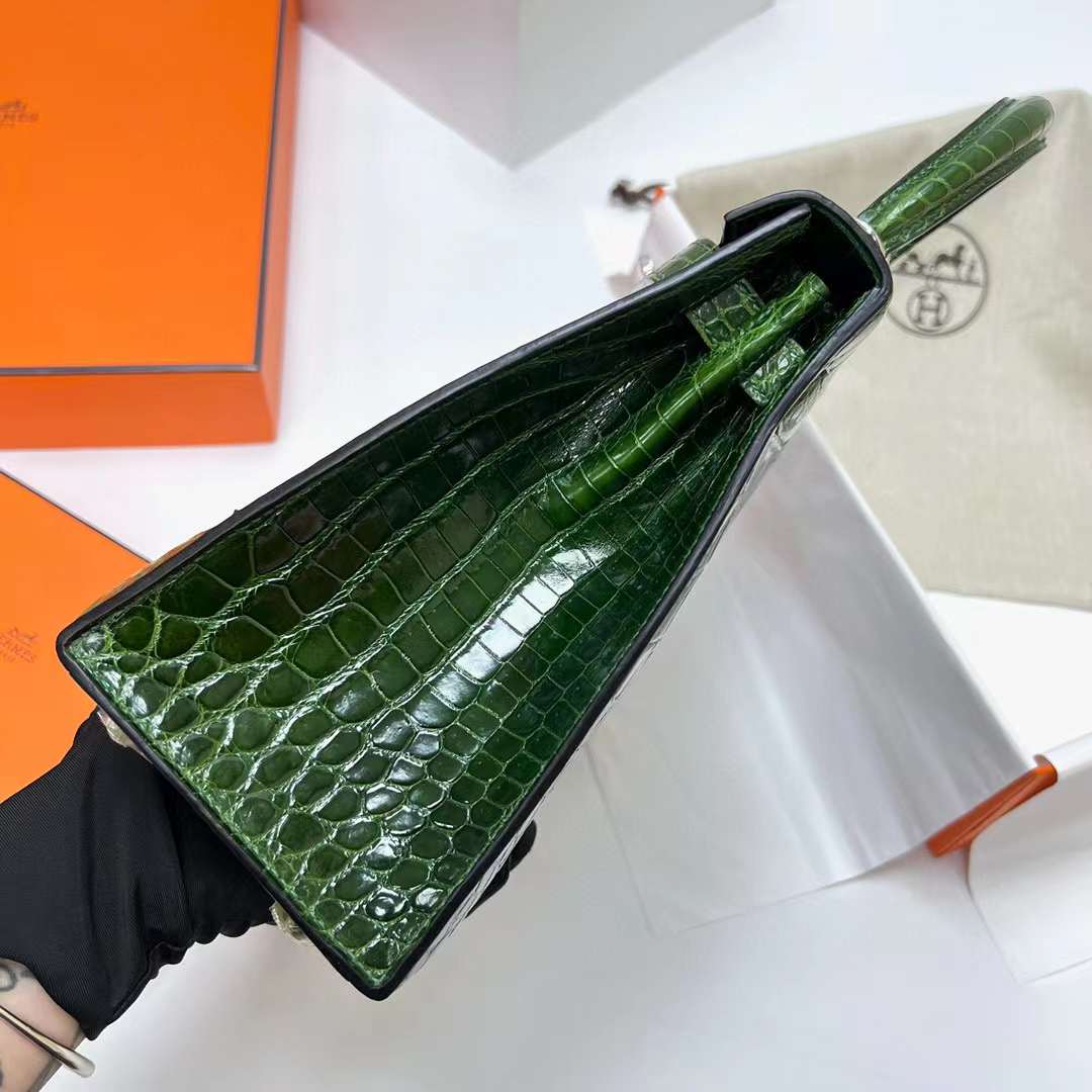 Hermès（爱马仕）Kelly 凯莉包 亮面尼罗鳄鱼皮 Shiny Nilo Crocodile 丛林绿 银扣 28cm 全手工蜡线缝制 Phw