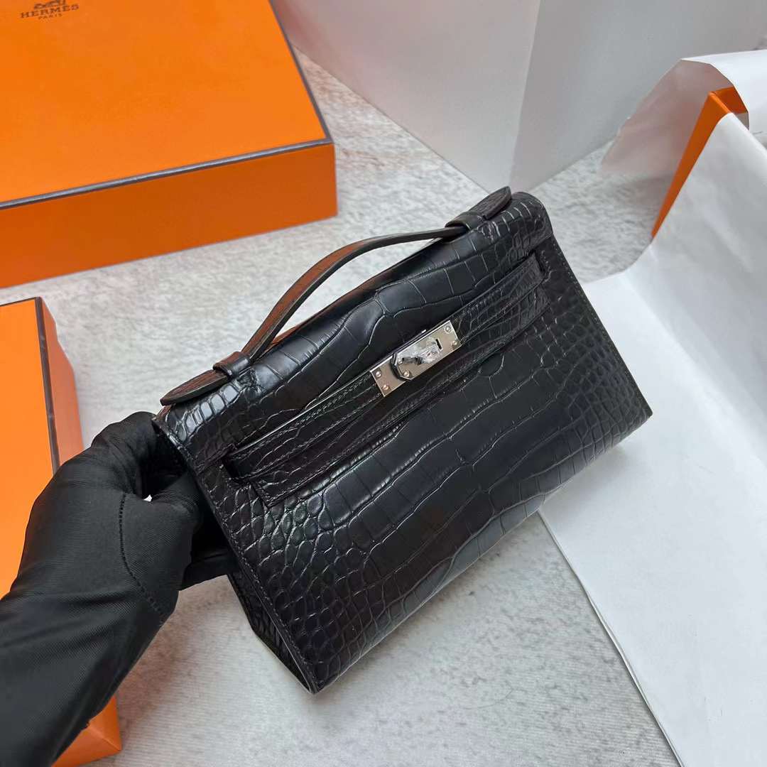 Hermès（爱马仕）Mini Kelly Pochette 雾面美洲鳄鱼 Ck89 黑色 银扣 22cm 全手工蜡线缝制 Phw