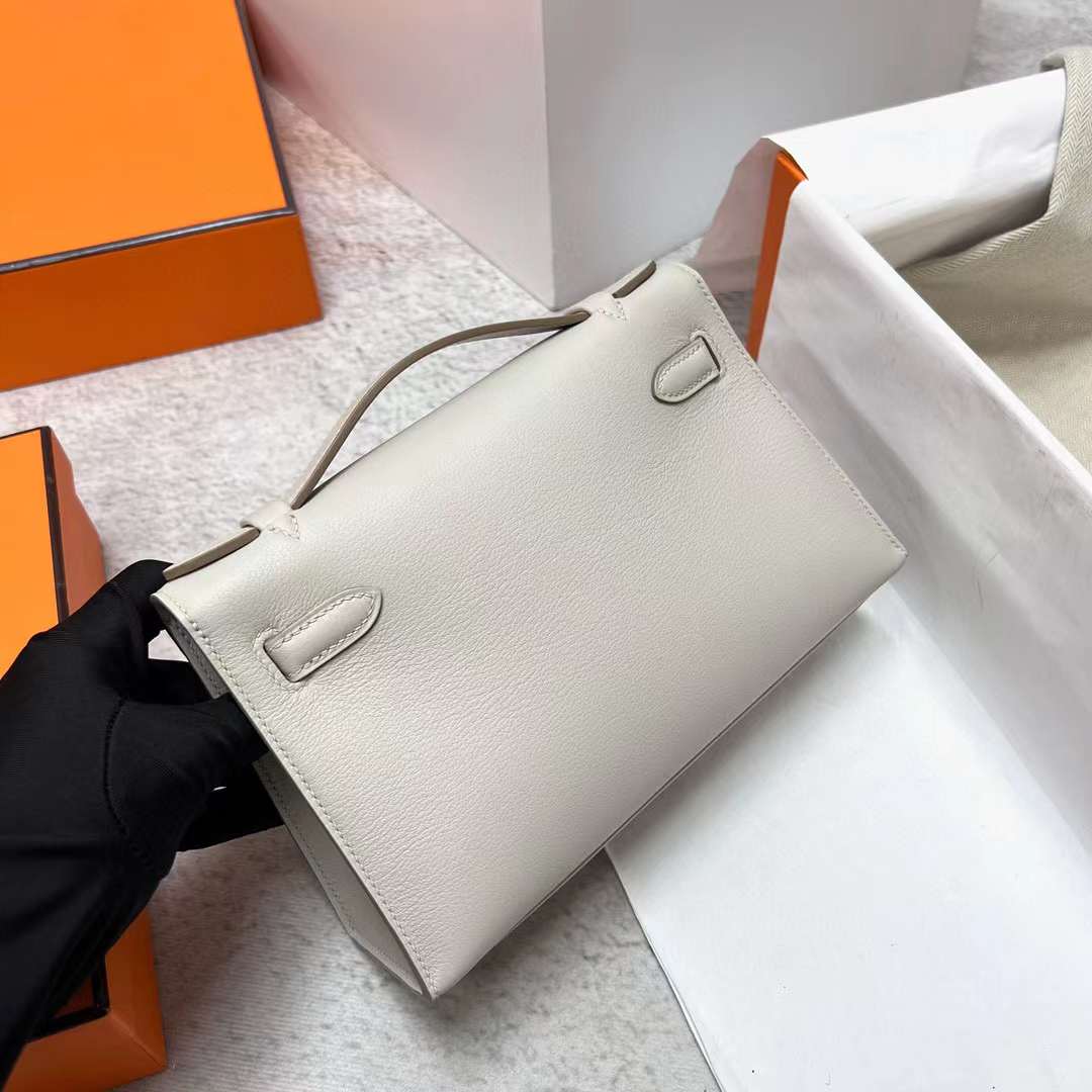 Hermès（爱马仕）Mini Kelly Pochette Swift Ck80 珍珠灰 银扣 22cm 全手工蜡线缝制 Phw