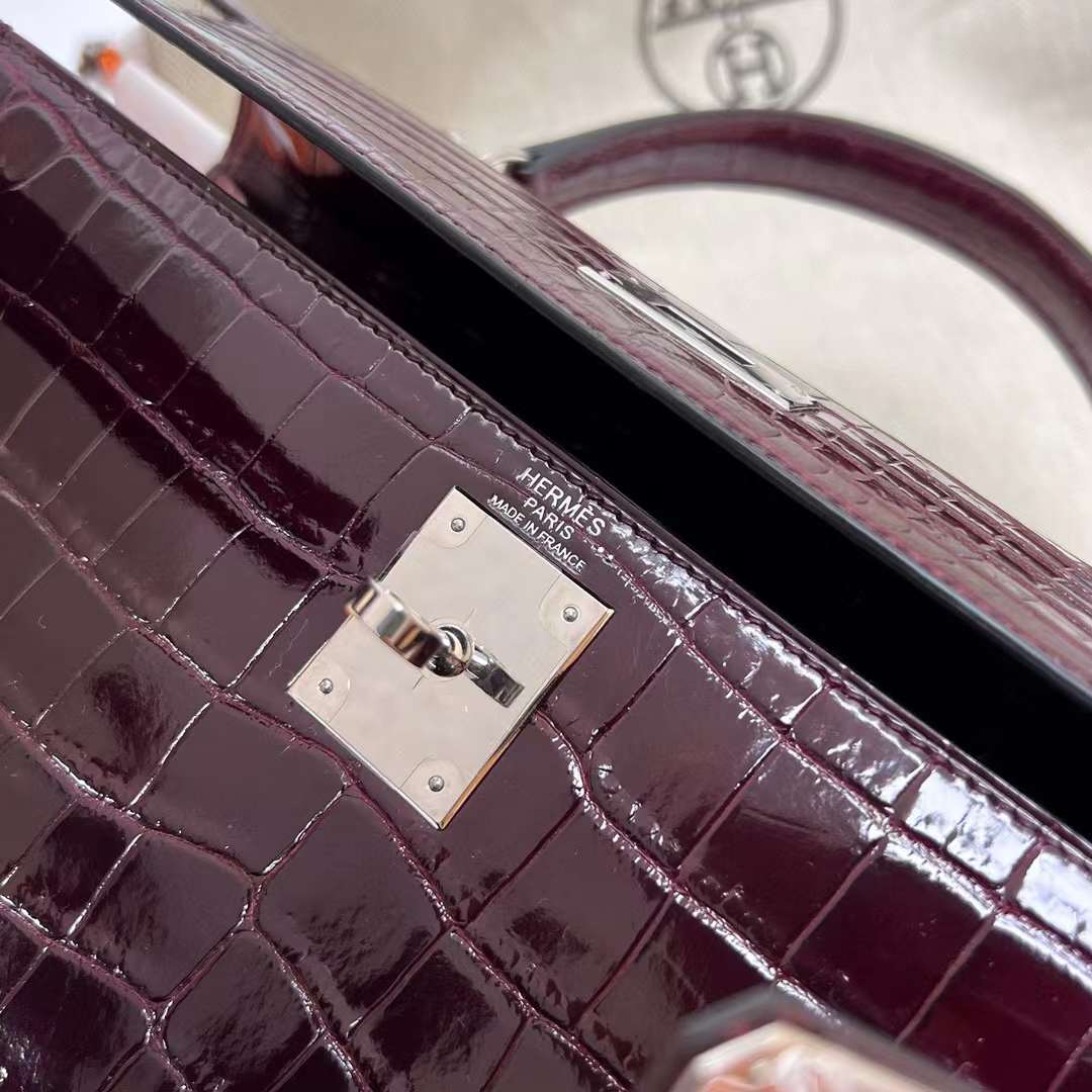 Hermès（爱马仕）Kelly 凯莉包 亮面尼罗鳄鱼皮 Shiny Nilo Crocodile Ck57 波尔多酒红 银扣 28cm 全手工蜡线缝制 Phw