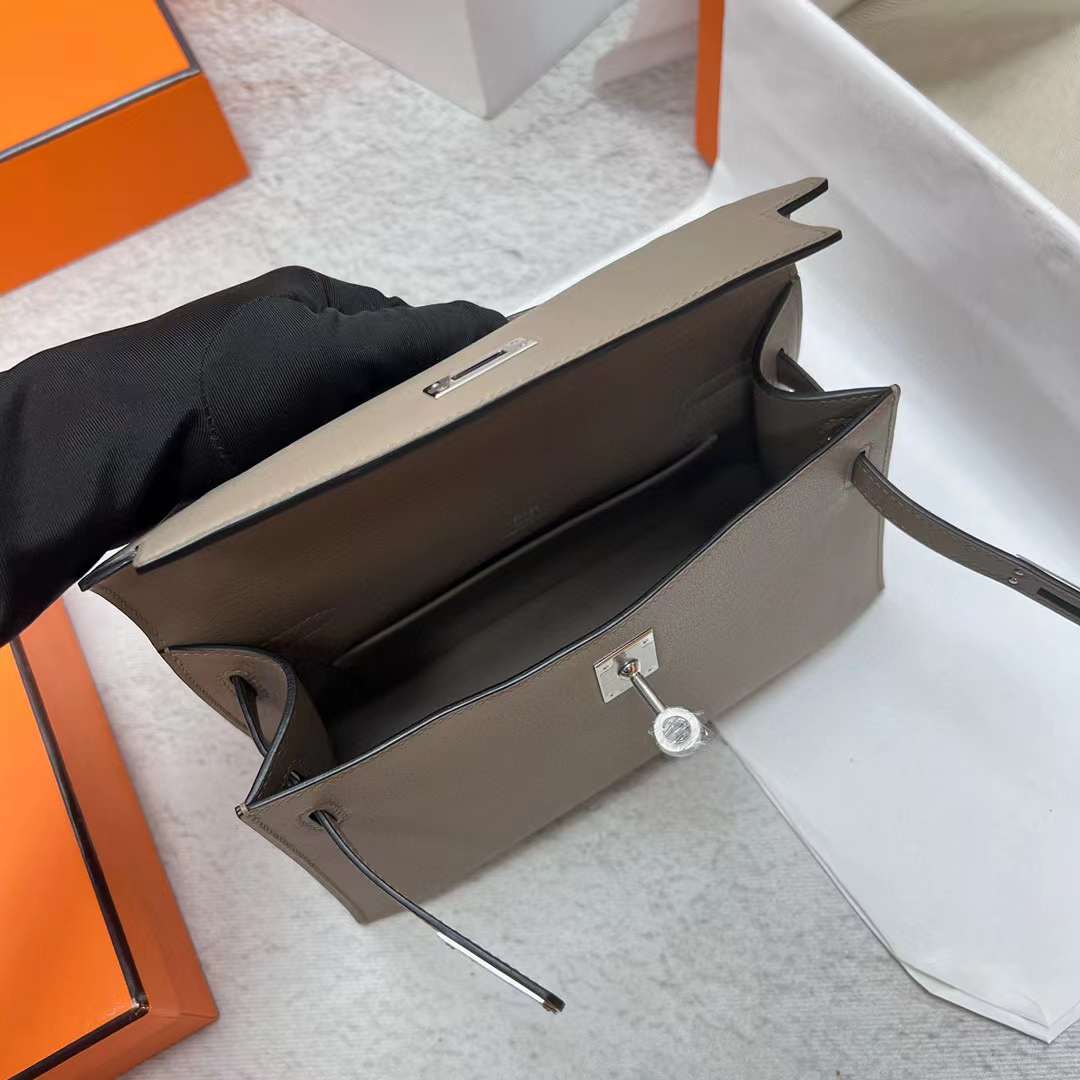 Hermès（爱马仕）Mini Kelly Pochette Swift M8 沥青灰 银扣 22cm 全手工蜡线缝制 Phw