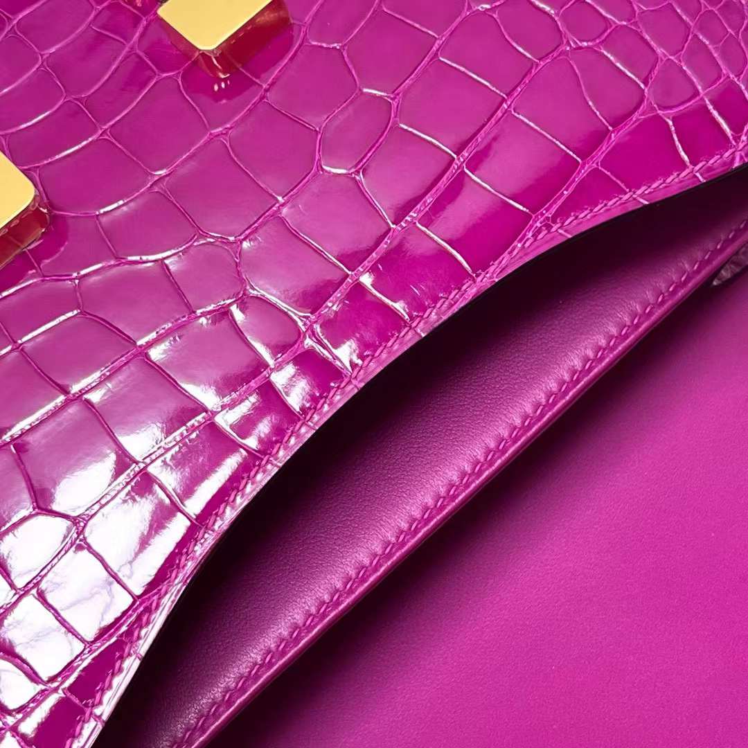 Hermès（爱马仕）Constance 空姐包 亮面美洲鳄鱼 J5 天方夜谭粉紫 金扣 19cm 全手工蜡线缝制 Ghw