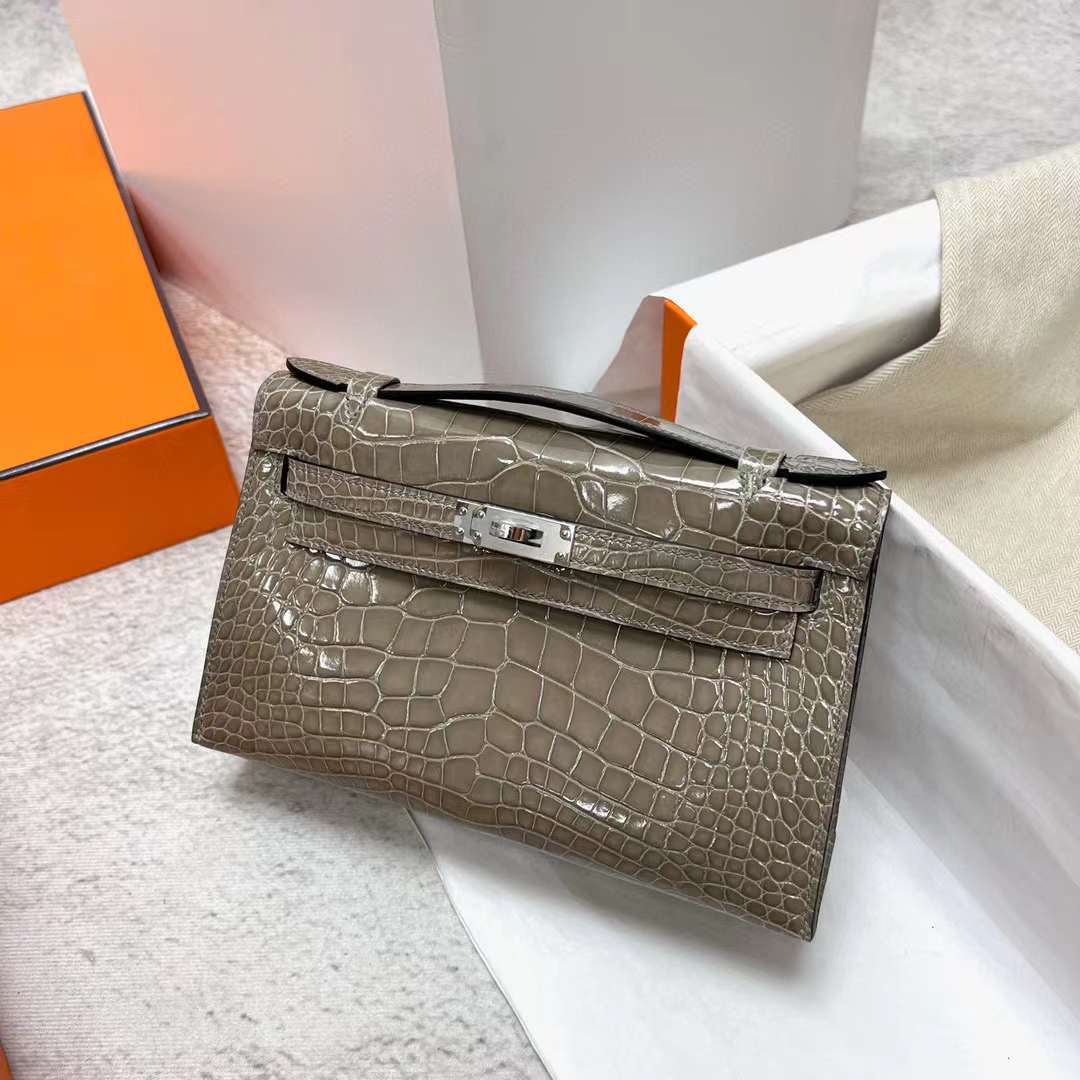 Hermès（爱马仕）Mini Kelly Pochette 亮面美洲鳄鱼皮 Ck81 斑鸠灰 银扣 22cm 全手工蜡线缝制 Phw