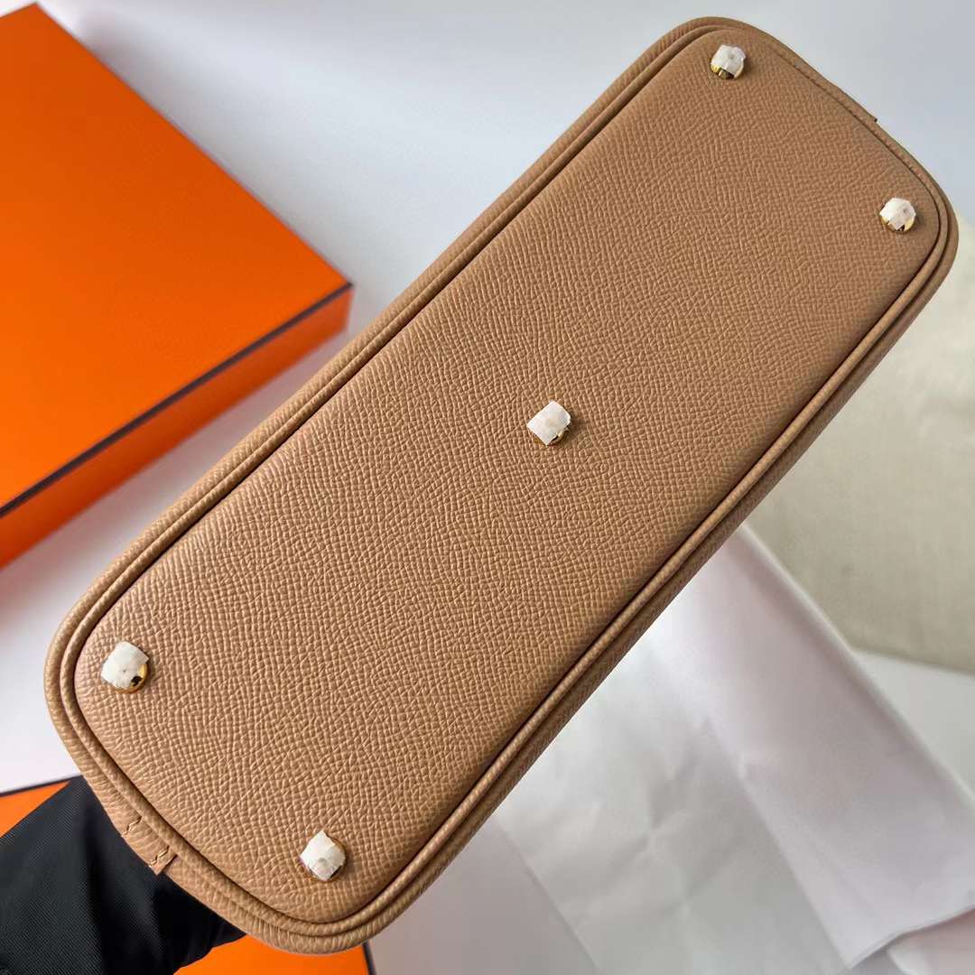 Hermès（爱马仕）Bolide 保龄球包 Epsom 0M 奶茶色 金扣 27cm 全手工蜡线缝制 Ghw