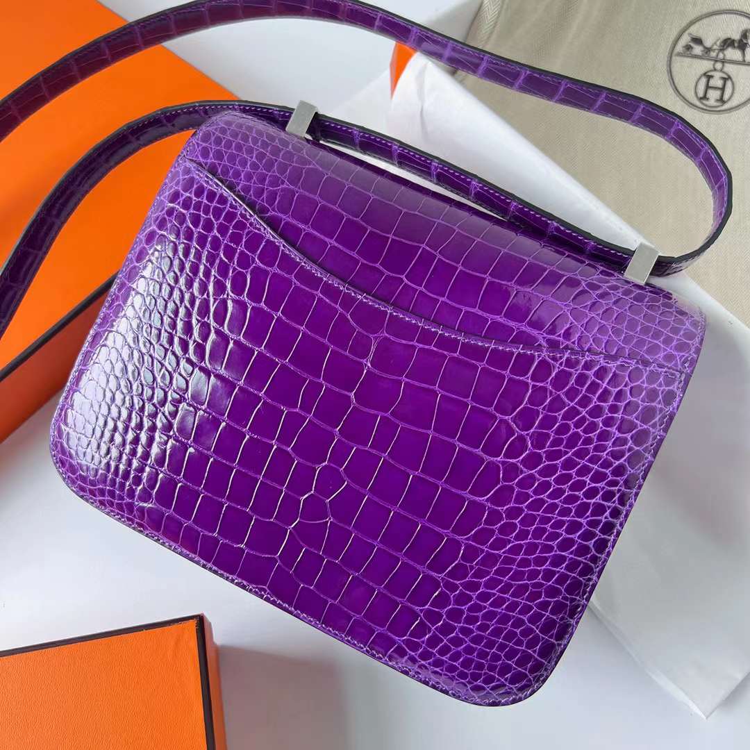 Hermès（爱马仕）Constance 空姐包 亮面美洲鳄 Shiny Alligator Crocodile 5L 极度紫 银扣 24cm 全手工蜡线缝制 Phw