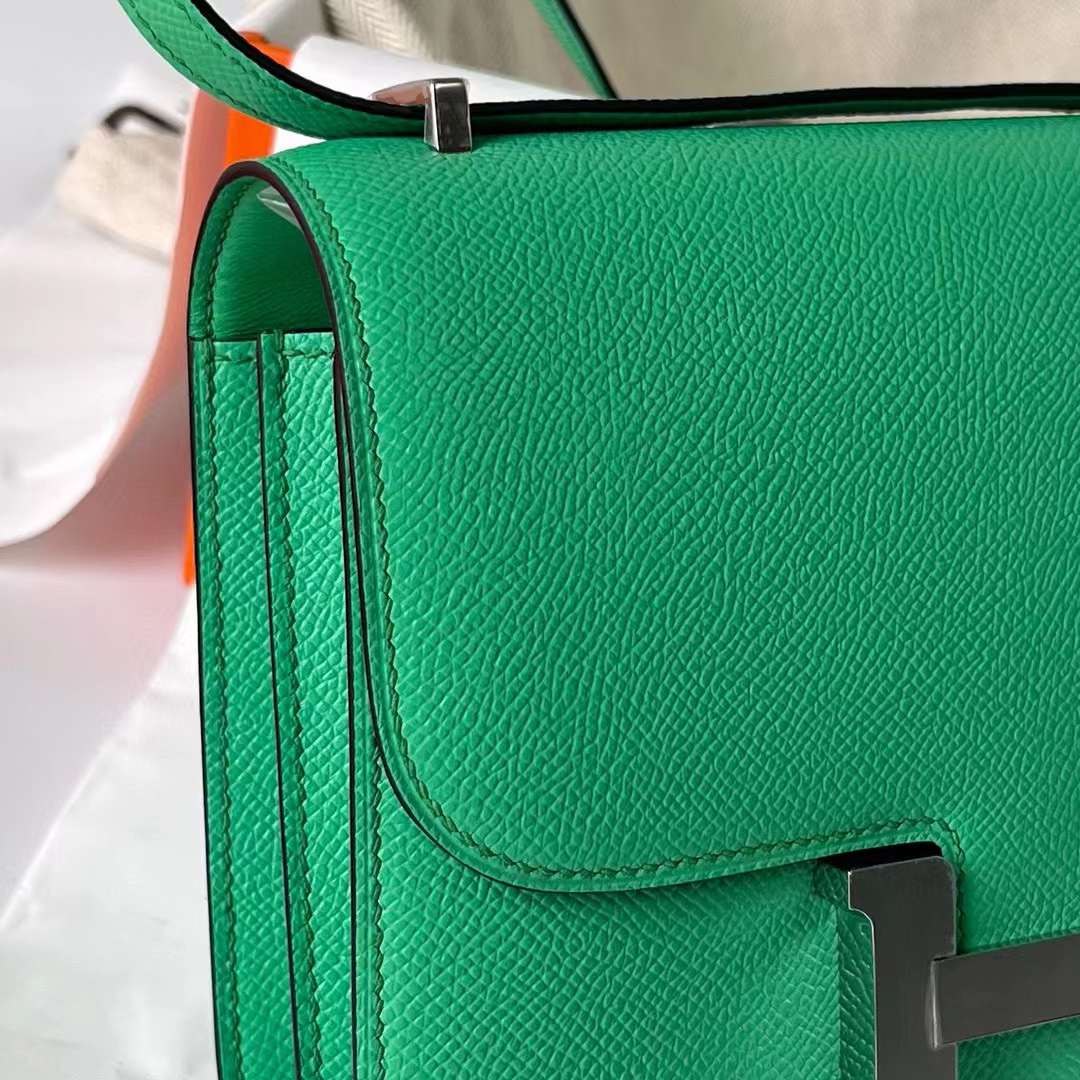 Hermès（爱马仕）Constance 空姐包 Epsom 0Z 漫画绿 Vert Comics 银扣 19cm 全手工蜡线缝制 Phw
