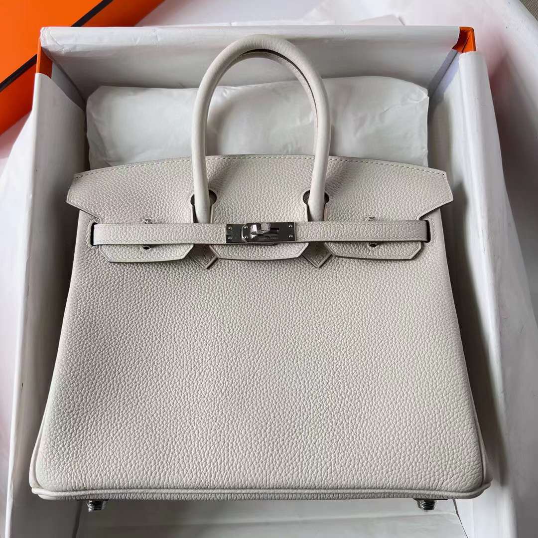 Hermès（爱马仕）Birkin 铂金包 Togo 顶级小牛皮 Ck10 奶昔白 银扣 25cm 全手工蜡线缝制 Phw